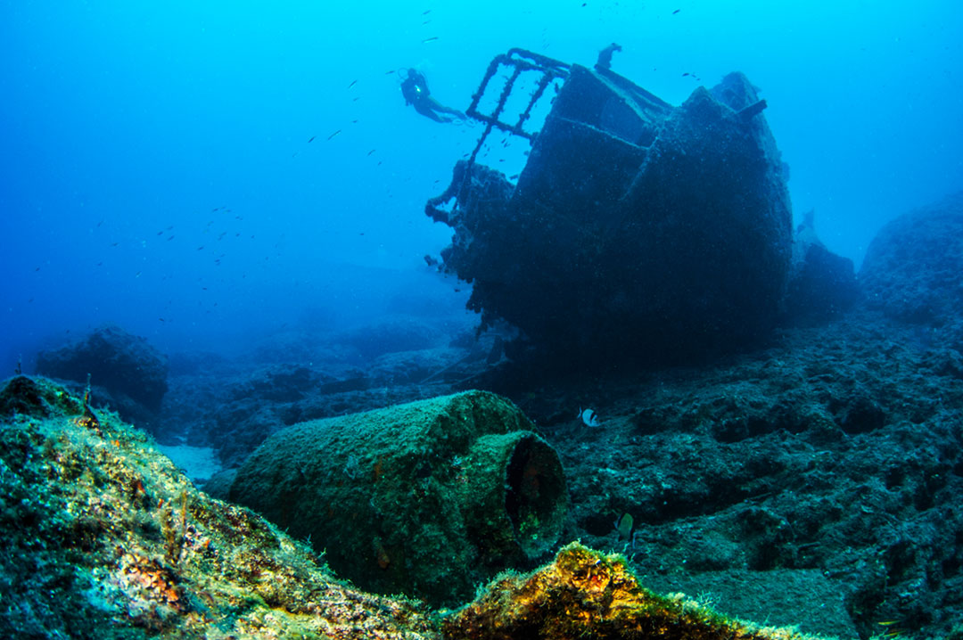 Глубина черного моря фото На дне Черного моря обнаружили самый древний в мире затонувший корабль
