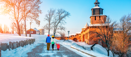 Зимний отпуск с детьми в России: куда поехать всей семьёй