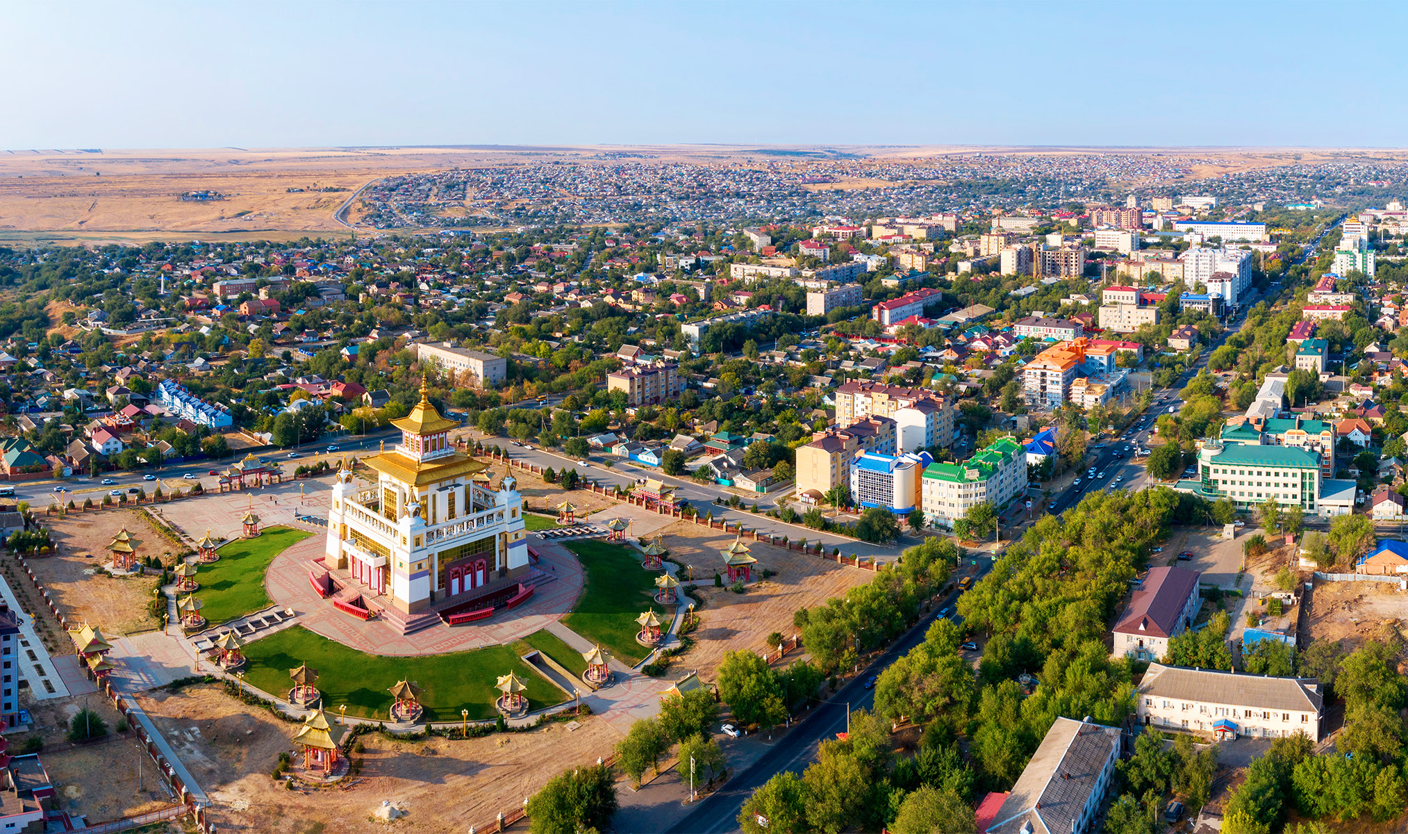 Что посмотреть в Калмыкии: тюльпаны, пагоды и розовые озёра