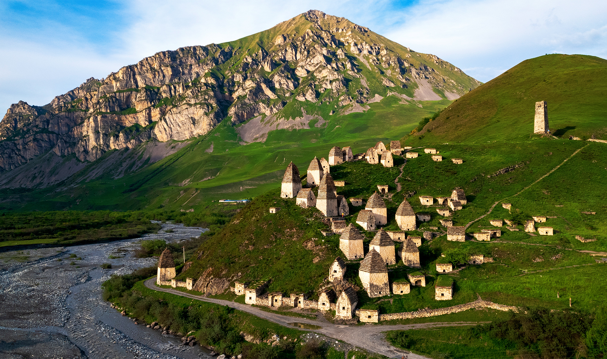 Северная осетия какой город. Даргавс в Северной Осетии. Даргавс город мертвых. Некрополь Даргавс Северная Осетия.