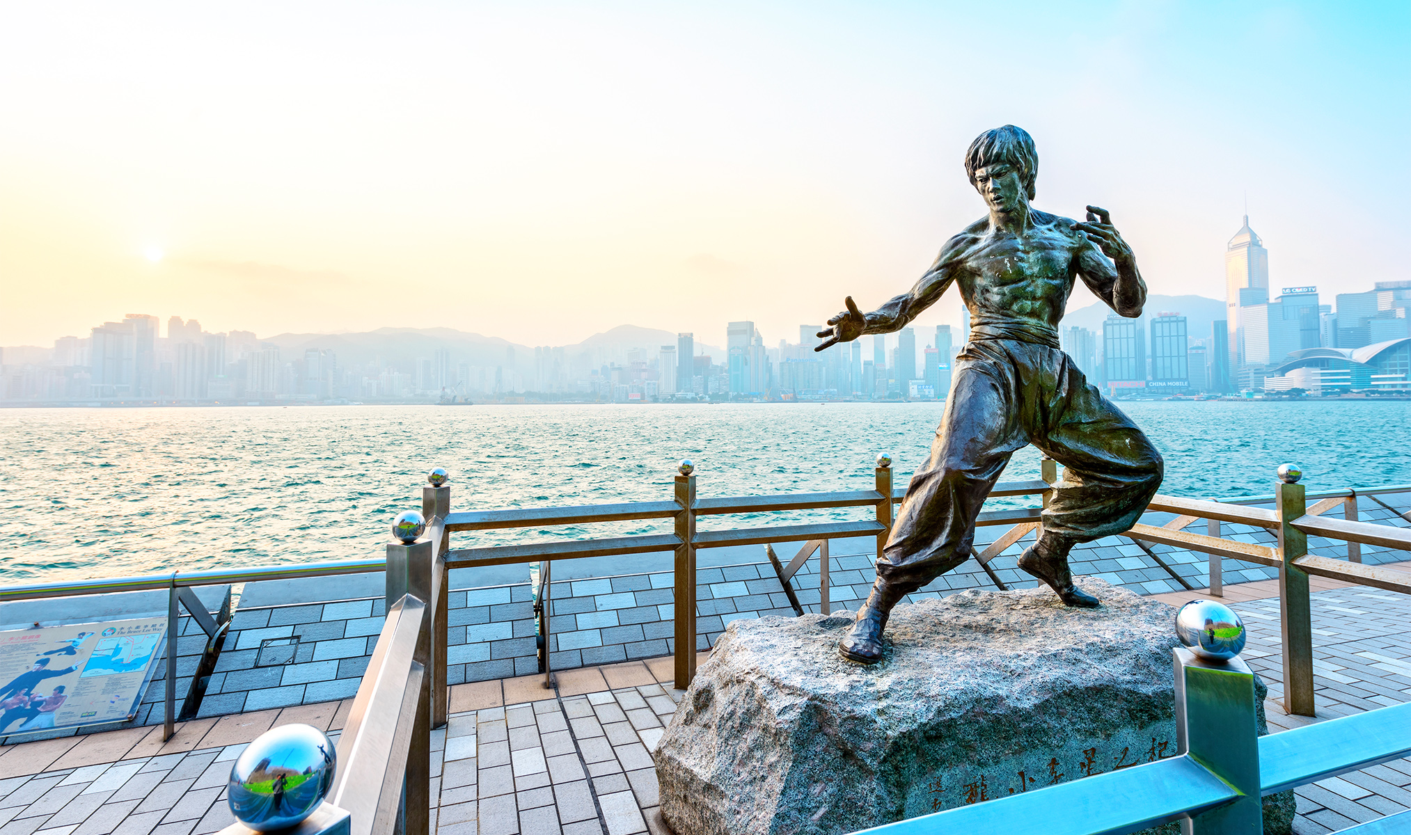Гонконг памятник. Гонконг памятник. Статуя брюса ли в гонконге. Брюс ли памятник. Гонконг памятник.
