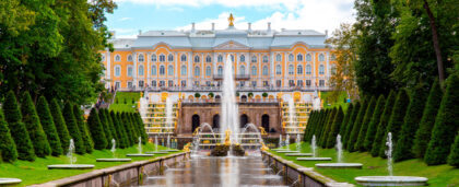 Петергоф проснулся: фонтаны снова в деле